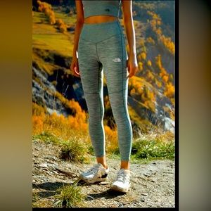 The North Face Woman’s Dune Sky leggings size medium but fits like a small